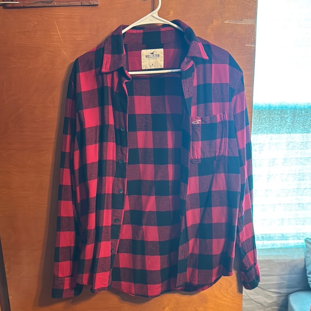 Hollister Men's Red and Black Plaid Flannel